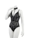 Body en dentelle, col choker intégré et dos nu croisé