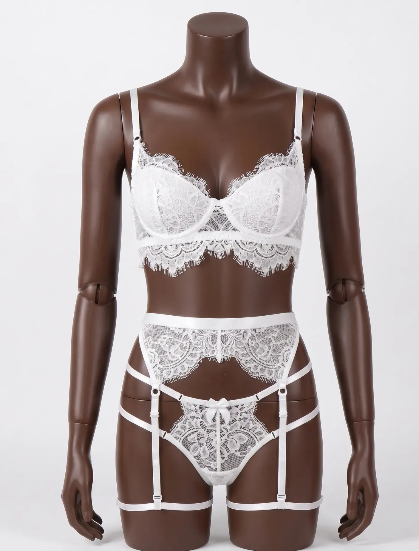 Ensemble de Lingerie Dentelle avec Lanières Cuisses et Porte-Jarretelles 